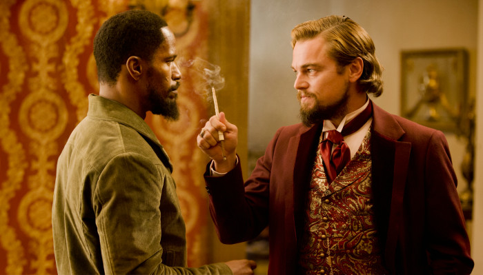 Django (Jamie Foxx, l.) und Calvin Candie (Leonardo DiCaprio, r.) in Sony Pictures' DJANGO UNCHAINED